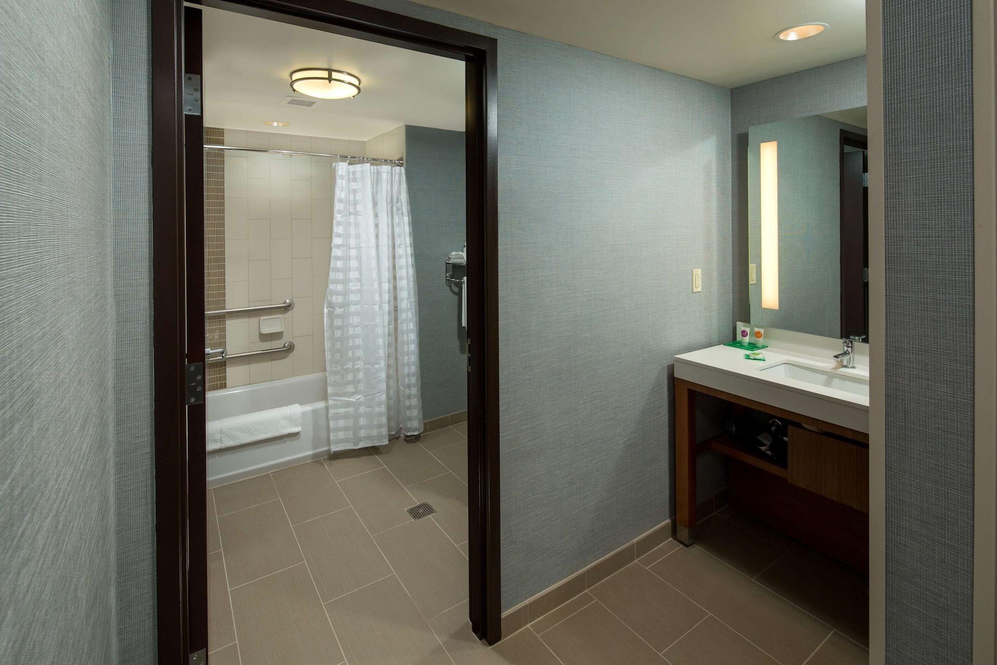 Hyatt Place Bloomington / Normal Екстериор снимка