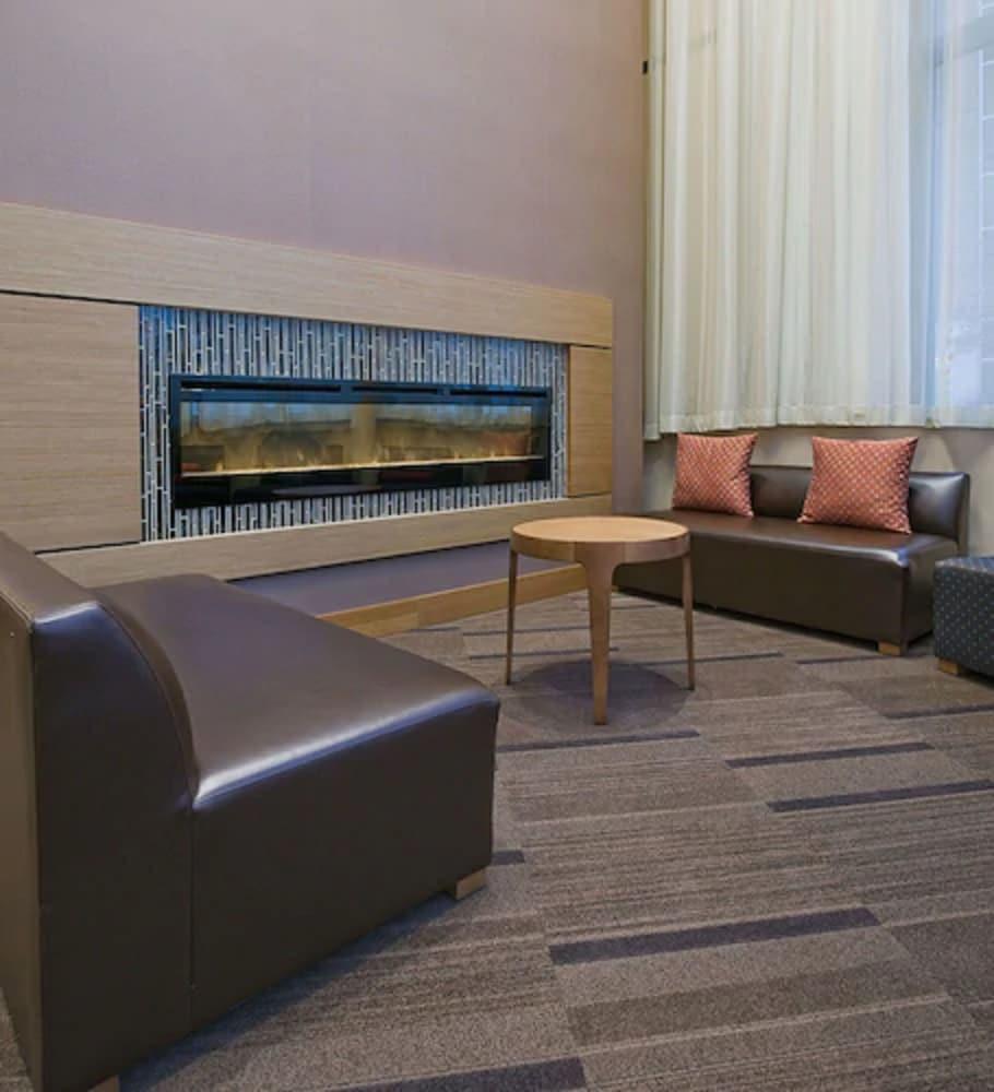 Hyatt Place Bloomington / Normal Екстериор снимка