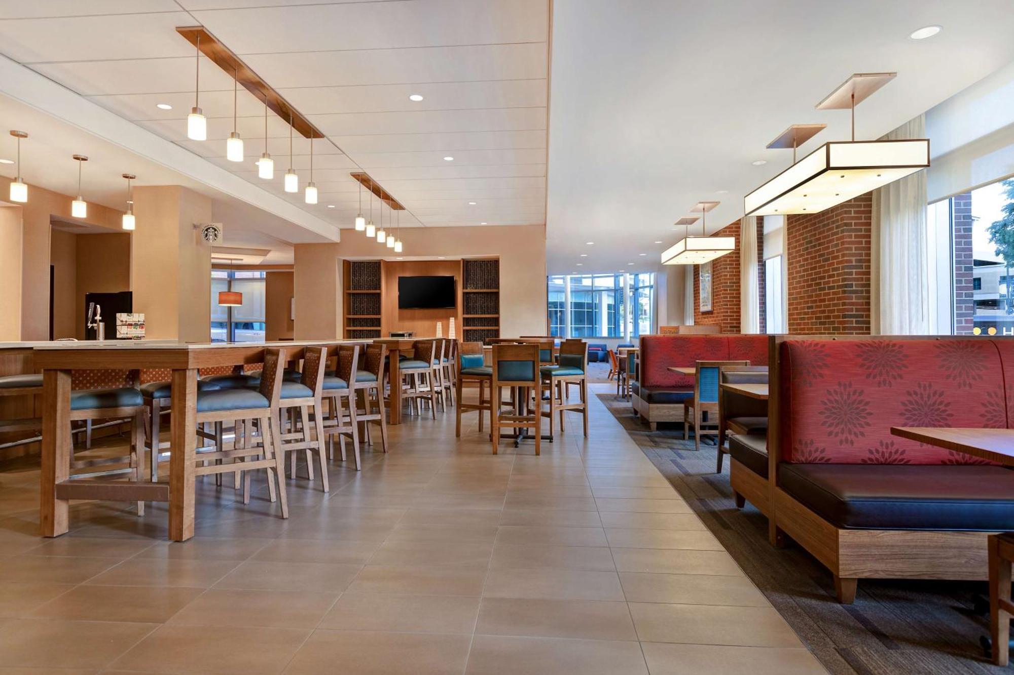 Hyatt Place Bloomington / Normal Екстериор снимка