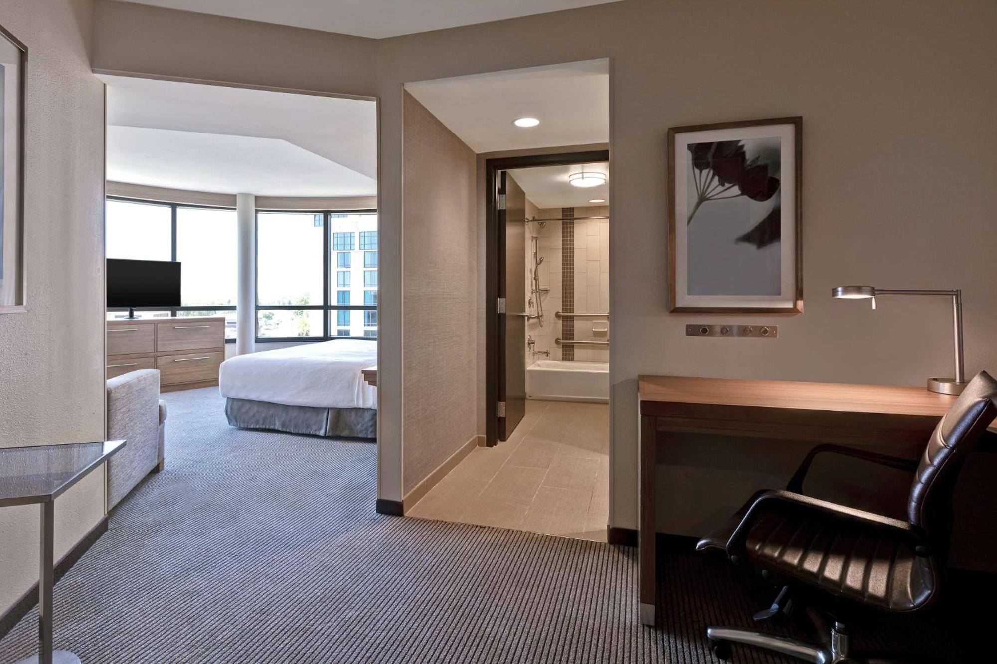 Hyatt Place Bloomington / Normal Екстериор снимка