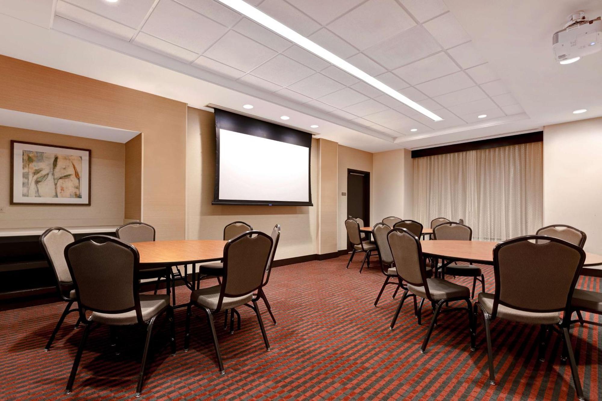 Hyatt Place Bloomington / Normal Екстериор снимка