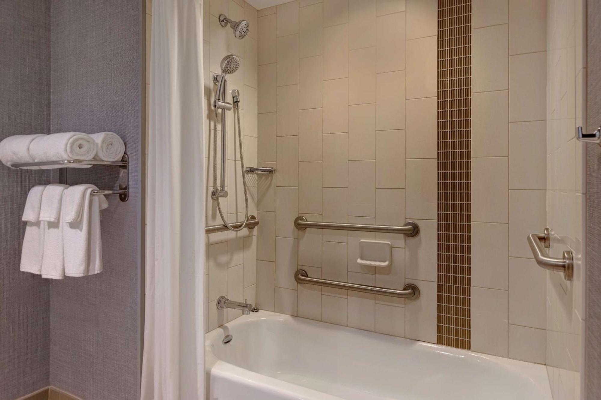 Hyatt Place Bloomington / Normal Екстериор снимка