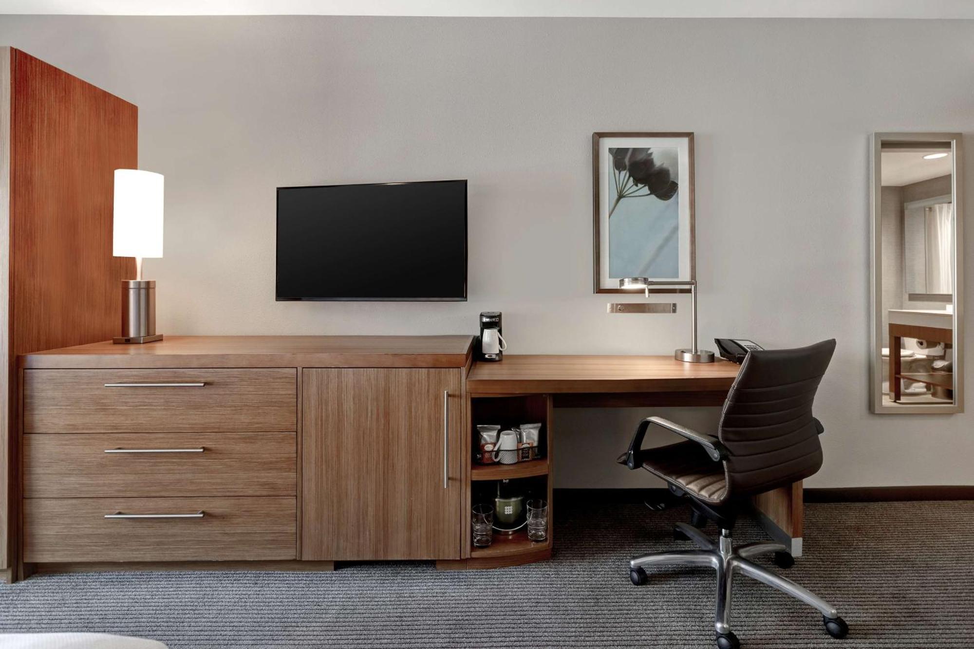 Hyatt Place Bloomington / Normal Екстериор снимка