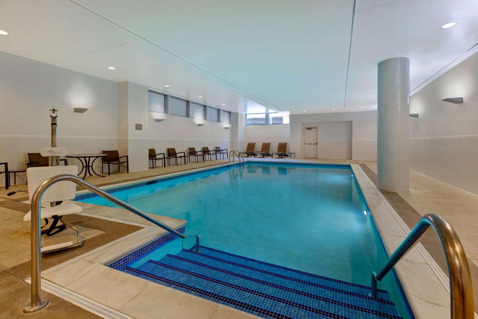 Hyatt Place Bloomington / Normal Екстериор снимка