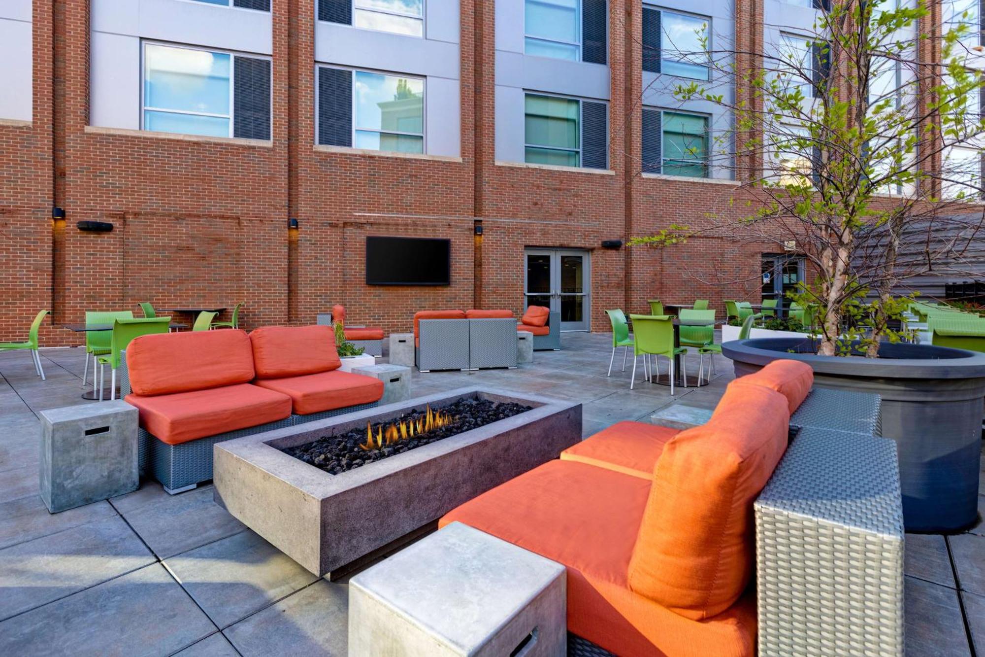 Hyatt Place Bloomington / Normal Екстериор снимка