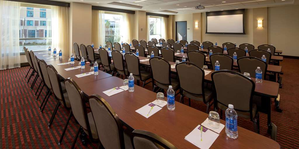 Hyatt Place Bloomington / Normal Съоръжения снимка